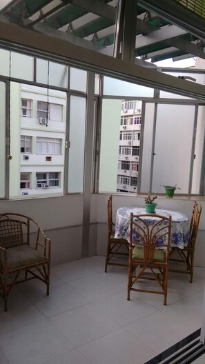 Appartement, balcon | Coin séjour | Télévision