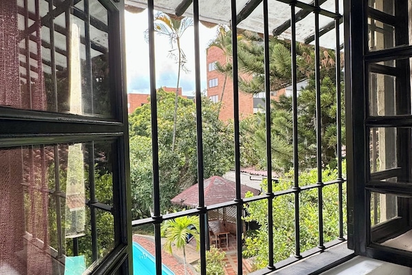 标准单人房 | 防过敏的被褥、迷你吧、客房内保险箱、笔记本电脑工作区