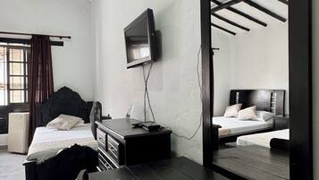 Habitación estándar | Ropa de cama hipoalergénica, minibar, caja fuerte