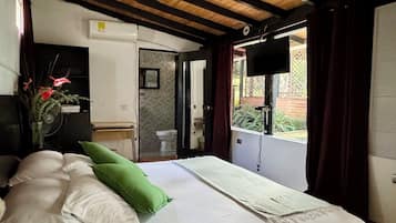 Superior Double Room | Hypo-allergenic bedding, minibar, in-room safe, laptop workspace