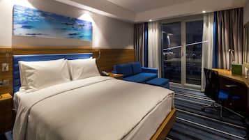 In-room safe, soundproofing, free WiFi, bed sheets
