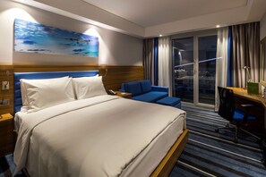 In-room safe, soundproofing, free WiFi, bed sheets