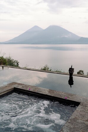 Premium bedding, minibar, in-room safe, individually decorated - Hotel Casa Palopó - Relais & Chateaux (Santa Catarina Palopo)