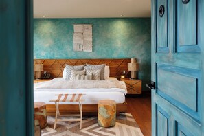Premium bedding, minibar, in-room safe, individually decorated - Hotel Casa Palopó - Relais & Chateaux (Santa Catarina Palopo)