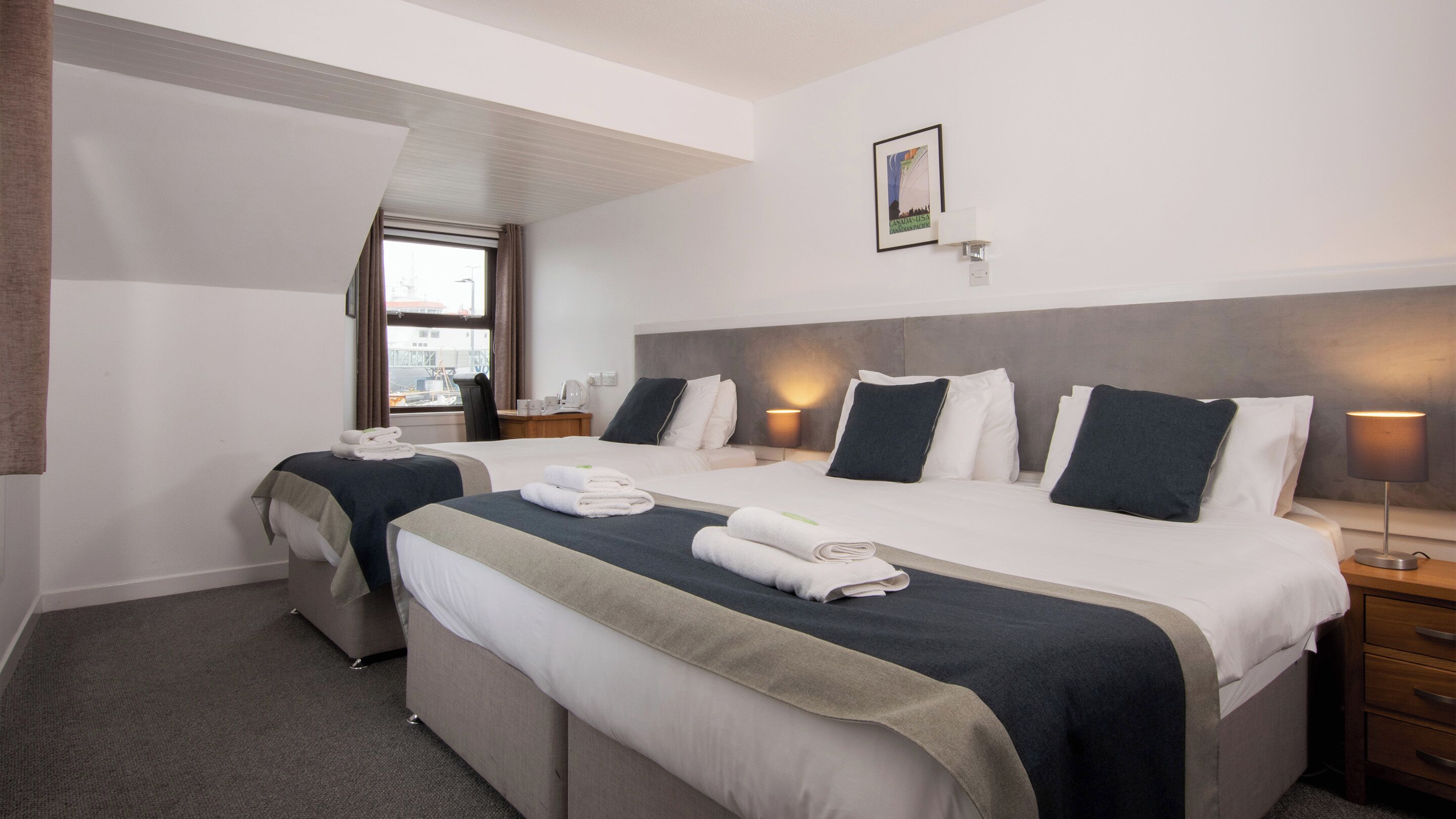 家庭房 (Ferry Inn) | 客房内保险箱、特色装修、特色家居、办公桌