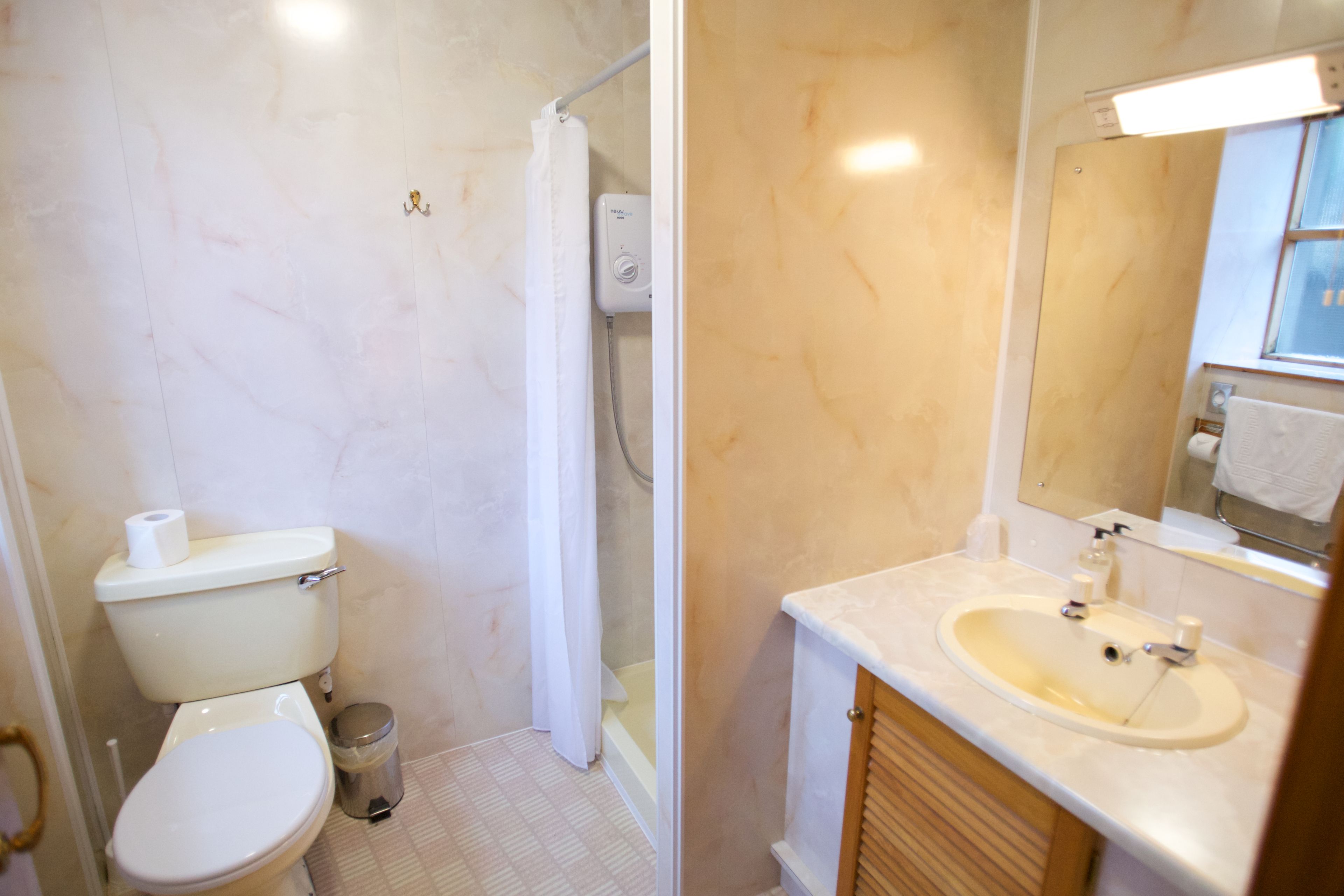 twin room (harbourside house) | bathroom | free toiletries, hair dryer, towels