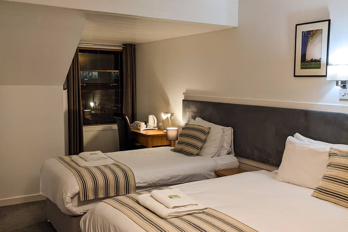 Chambre Familiale (Ferry Inn)
