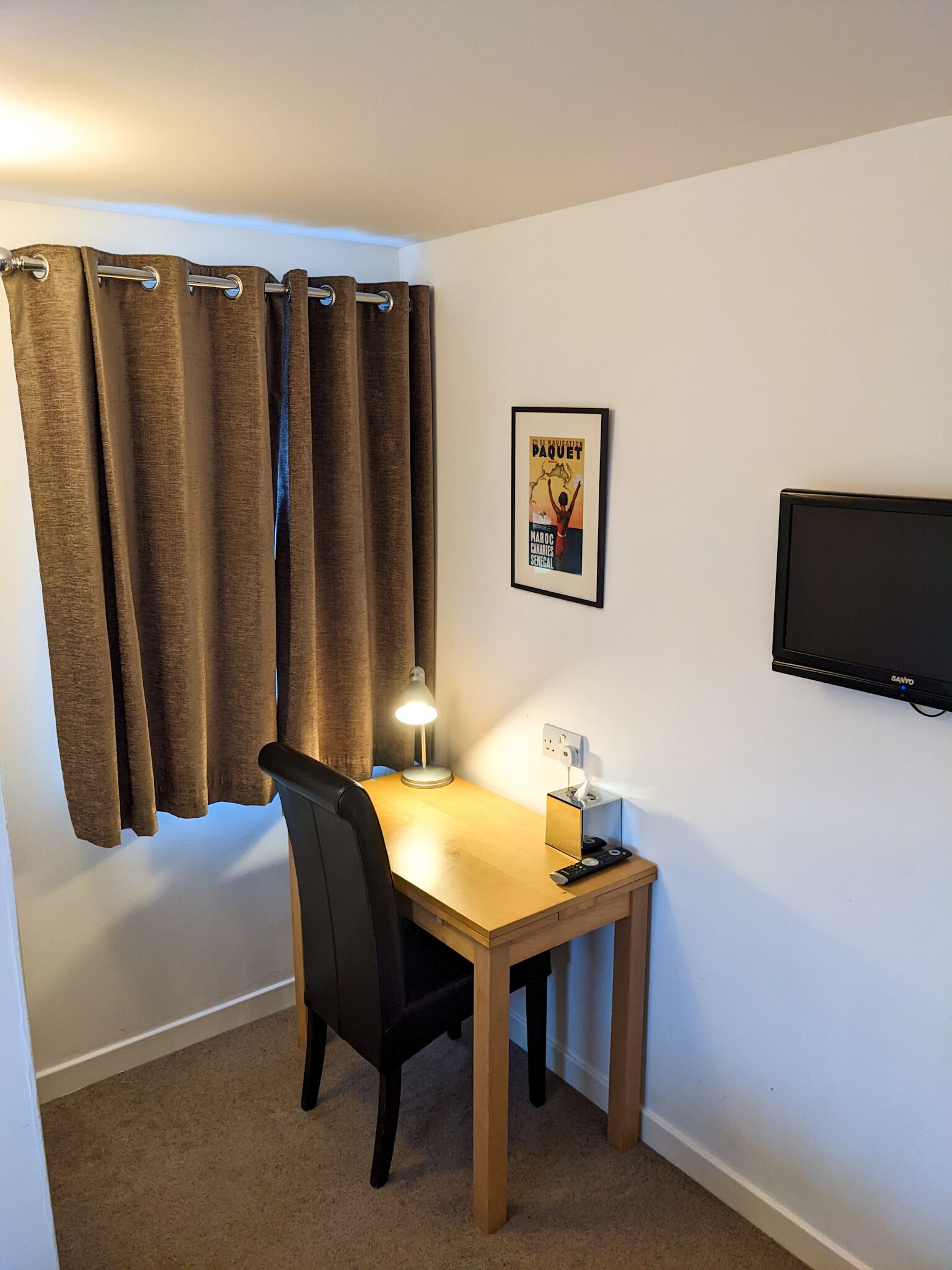 basic single room (ferry inn) | living area | lcd tv