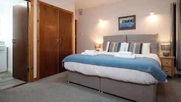 Comfort Double Room (Harbourside House) | In-room safe, individually decorated, individually furnished, desk