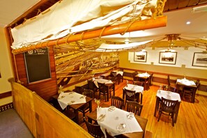 2 restaurants; breakfast, lunch, and dinner served - Ferry Inn Stromness (Stromness)