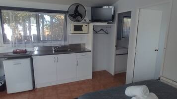 Comfort Cottage, 1 Bedroom, Private Bathroom | Private kitchen