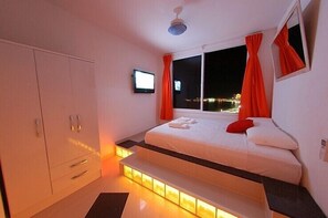 Penthouse Premium, 3 kamar tidur, pemandangan pantai | 3 kamar tidur, brankas, dan setrika/meja setrika