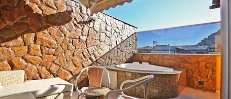 Premium-Penthouse, 3 Schlafzimmer, Stadtblick | Terrasse/Patio