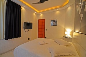 Luxury-Suite, 3 Schlafzimmer, eingeschränkter Meerblick | 1 Schlafzimmer, Zimmersafe, Verdunkelungsvorhänge, Bügeleisen/Bügelbrett