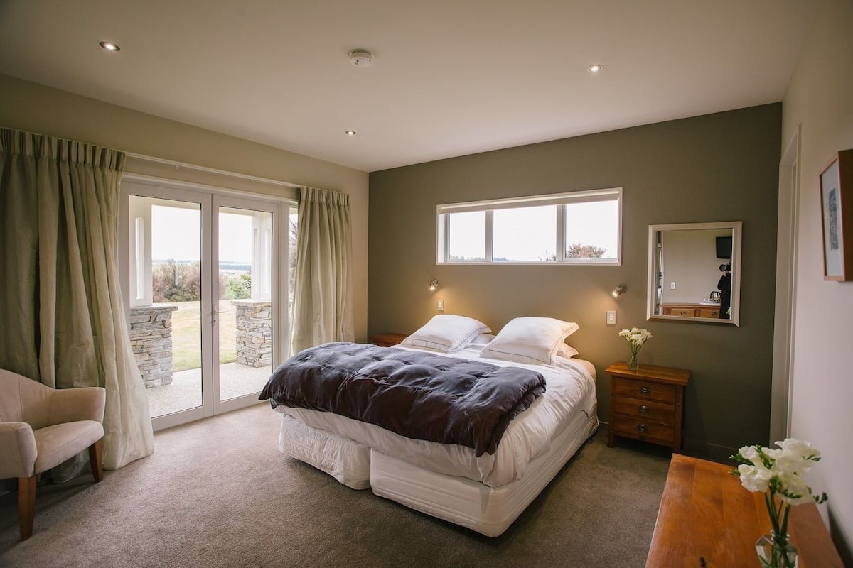 Suite Luxury, 1 letto king, idromassaggio, vista montagna | 1 camera, biancheria da letto di alta qualità, una scrivania