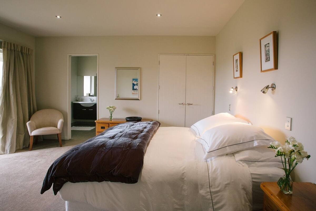 1 habitación, ropa de cama de alta calidad y escritorio 
