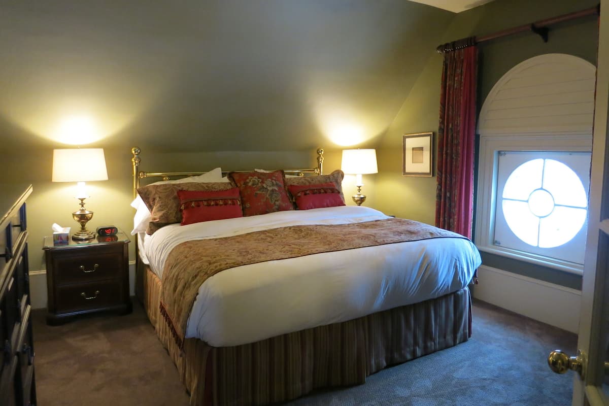 Suite, 1 King Bed, Non Smoking