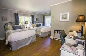 Garden Suite 2, Two Double Beds | Blackout drapes, iron/ironing board, free WiFi, bed sheets - The Woodview Inn (Gananoque)