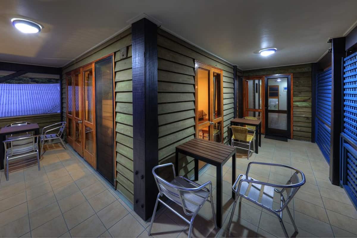 Economy Quadruple Room, 1 Bedroom, Private Bathroom | Bed sheets