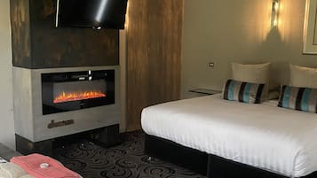 Luxury Room, 1 King Bed (Spa Suite) | Individually decorated, individually furnished, laptop workspace