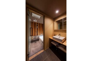 Traditional House, 3 Bedrooms, Kitchen, Garden View | Bathroom | Separate tub and shower, deep soaking tub, rainfall showerhead - Natsume-an Machiya Holiday House (Kyoto)