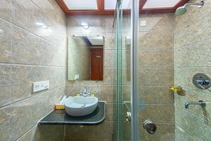 Bathroom - Treebo Globe International, Near Kalighat Mandir (Kolkata)
