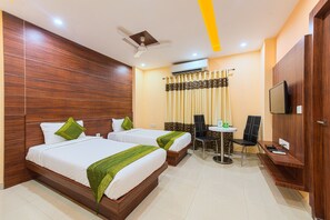 Chambre Standard | Bureau, fer et planche à repasser, Wi-Fi gratuit