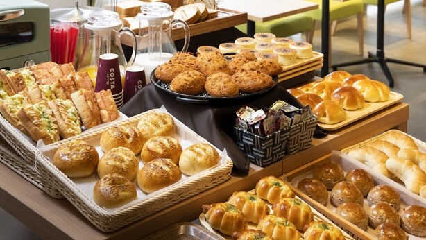 A buffet with various baked goods, including bread, pastries, and rolls. - Shizutetsu Hotel Prezio Shizuoka Station Kita (Shizuoka)