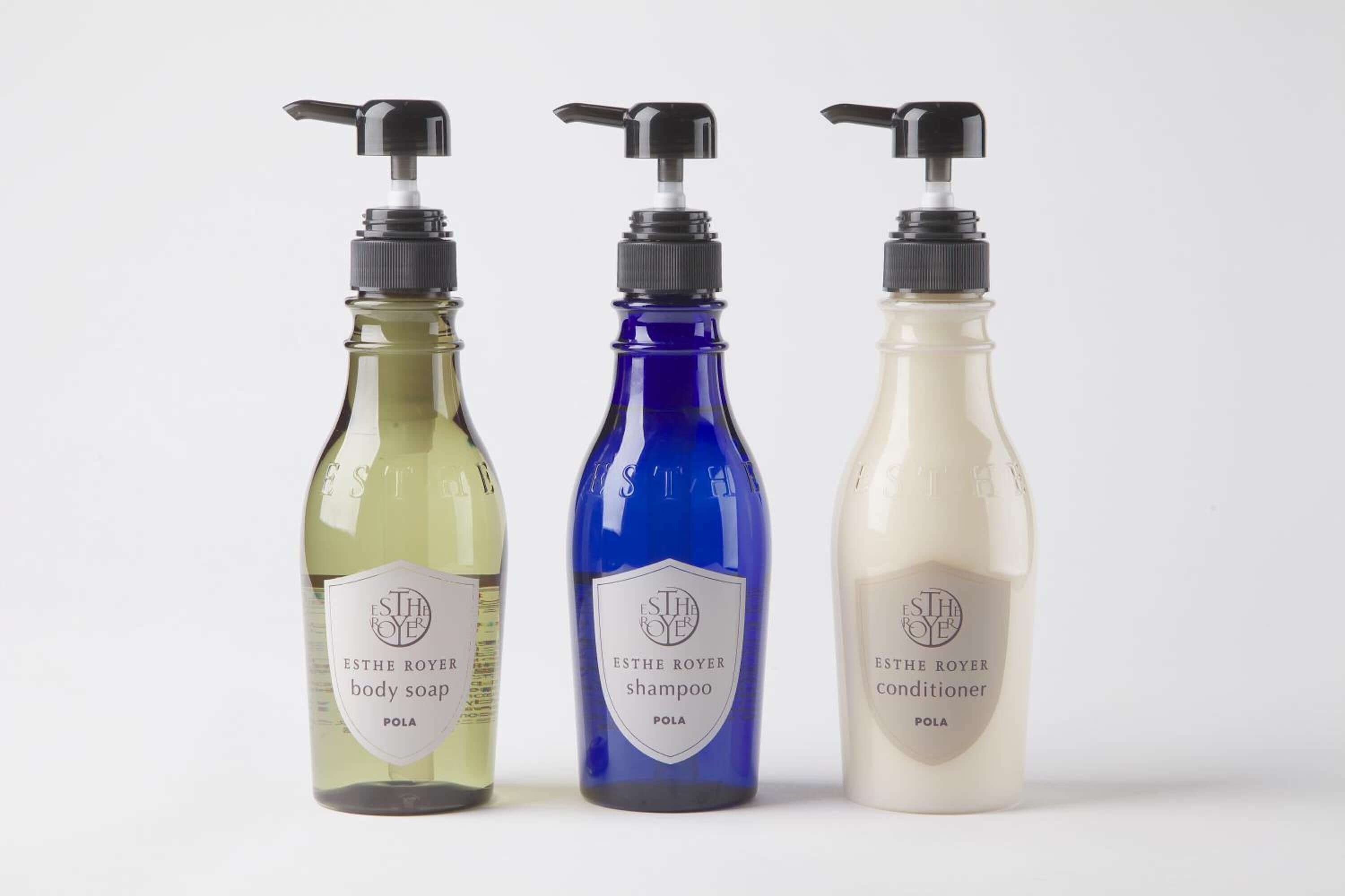 combined shower/bathtub, deep-soaking bathtub, free toiletries