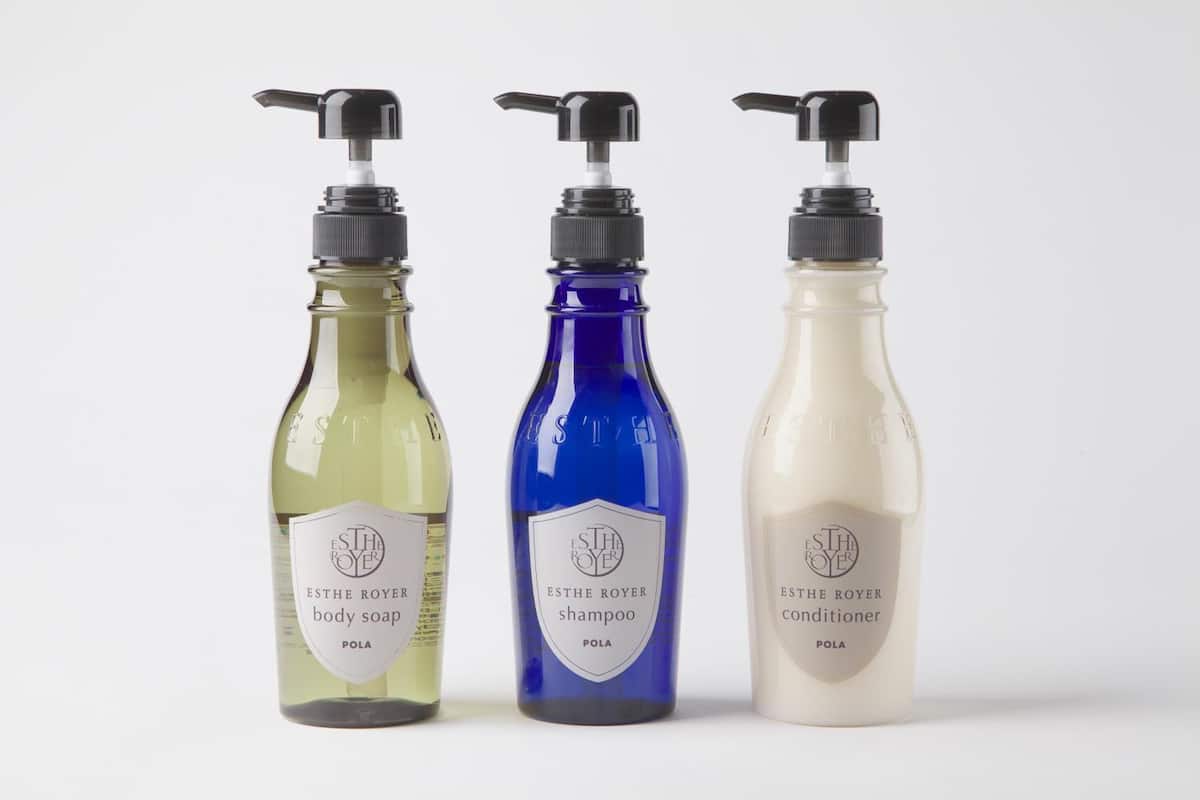 combined shower/bathtub, deep-soaking bathtub, free toiletries