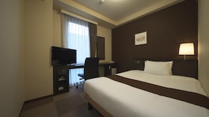A hotel room with a bed, desk, chair, television, and a lamp. - Shizutetsu Hotel Prezio Shizuoka Station Kita (Shizuoka)