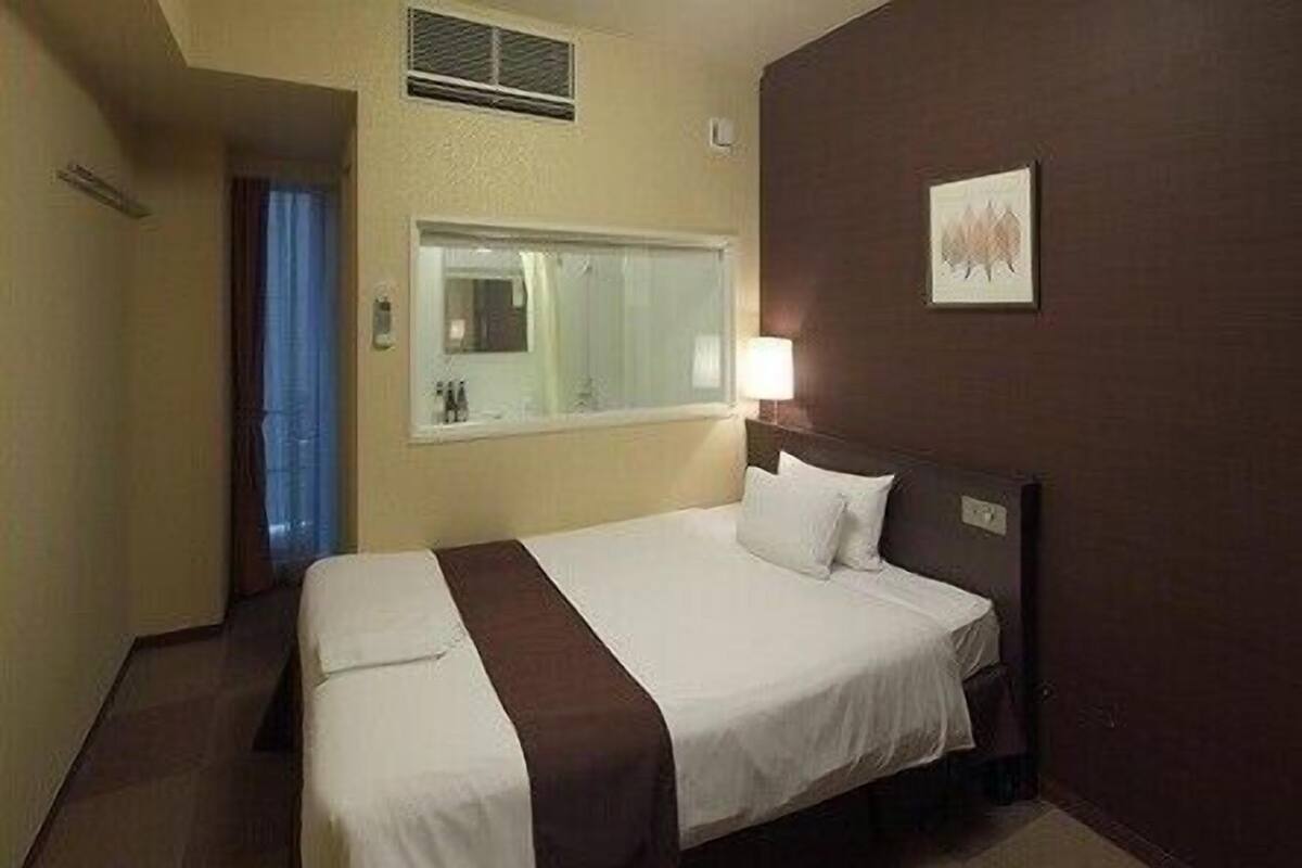 Desk, iron/ironing board (on request), WiFi (free), bed sheets