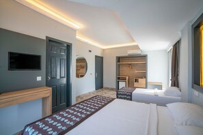 Minibar, Schreibtisch, schallisolierte Zimmer, WLAN