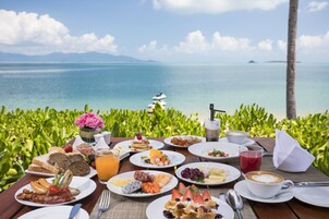 Daily English breakfast (THB 814 per person)