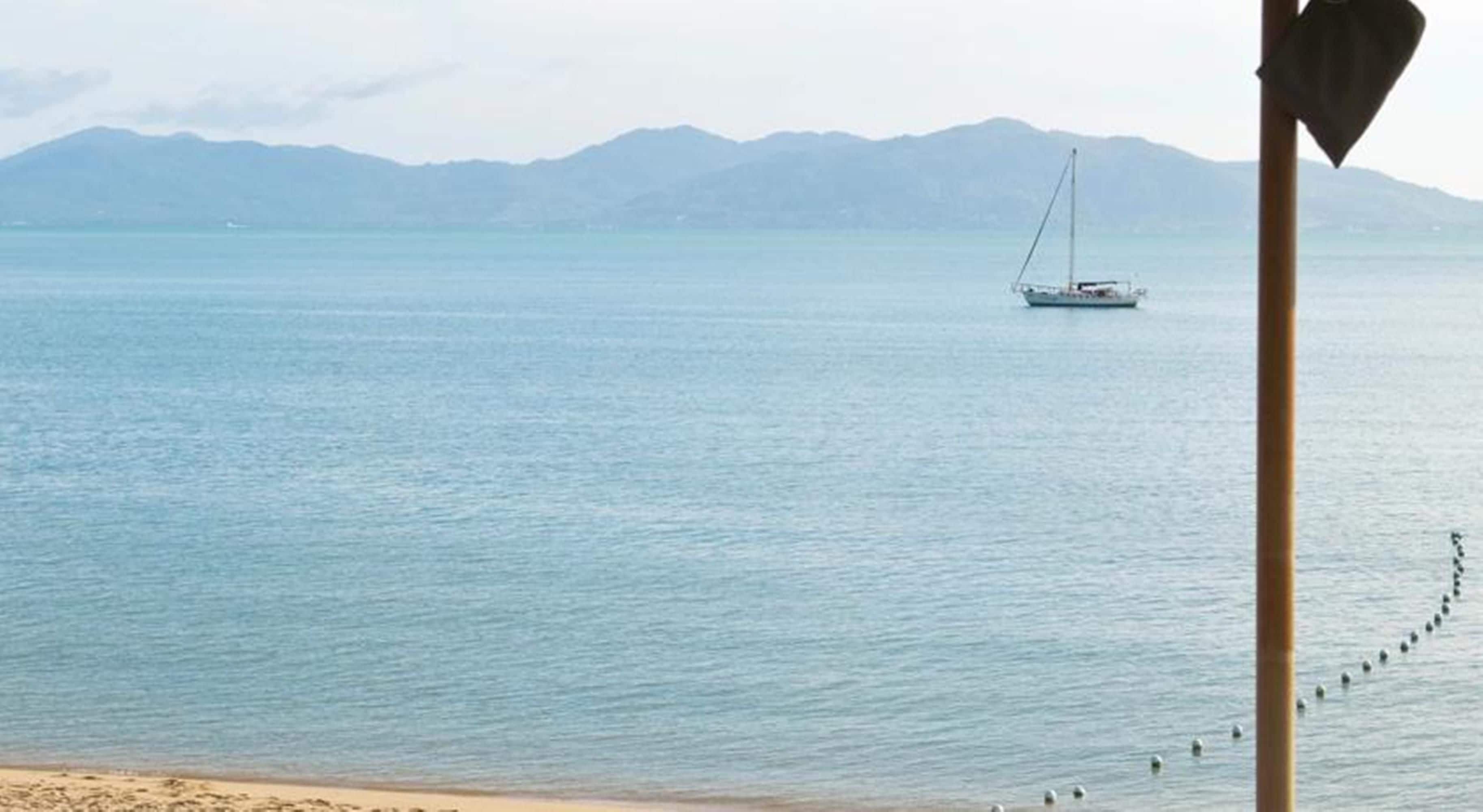 På stranden og strandbar