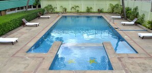 Outdoor pool - Regenta Camellia Resort & spa (Bolpur)