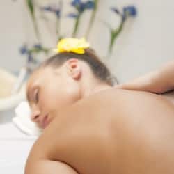 Sauna, bain à remous, soins corporels, soins d'hydrothérapie