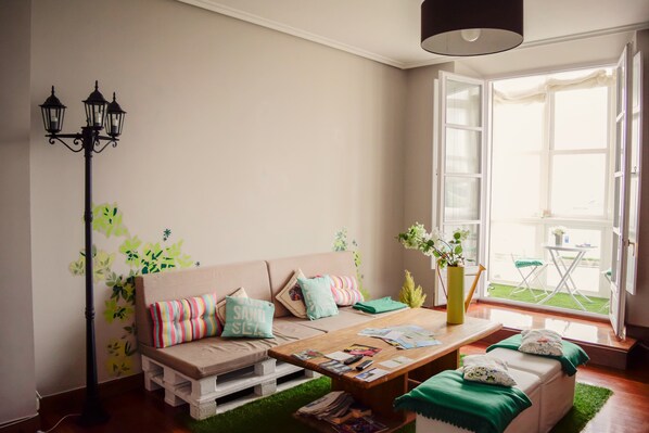 Living area - Hostel Santander (Santander)