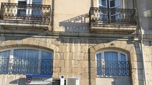 A building with a sign for 'Lotería n° 7' indicating a lottery office. - Hostel Santander (Santander)