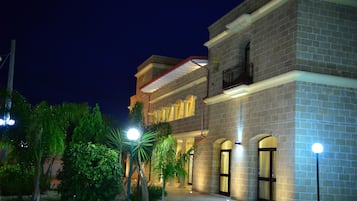 Façade de l’hébergement - soirée/nuit