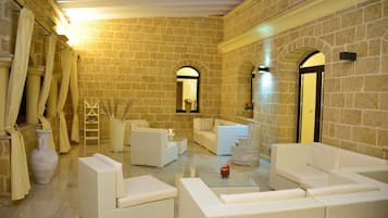 Coin salon dans le hall