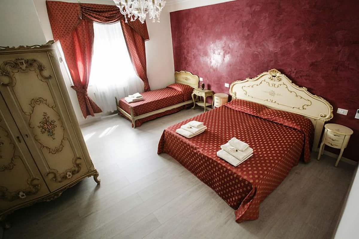 Doppelzimmer, mit Bad (max 4 people)