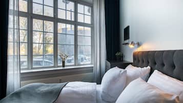 Comfort Apartment, Private Bathroom, Garden View (Front) | Premium bedding, individually decorated, individually furnished, desk