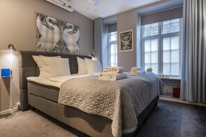 1 chambre, décoration personnalisée, ameublement personnalisé, bureau