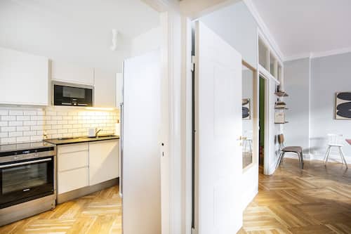 Apartment, 4 Bedrooms, Kitchen | Private kitchen | Fridge, microwave, oven, stovetop