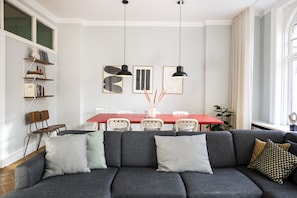 Apartment, 4 Bedrooms, Kitchen | Coin séjour