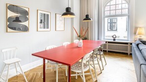 Apartment, 4 Bedrooms, Kitchen | Khu vực ăn uống tại phòng