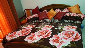 Unclassified image, 4 of 31, button - Thambili Island at Stubbs - Hostel (Colombo)