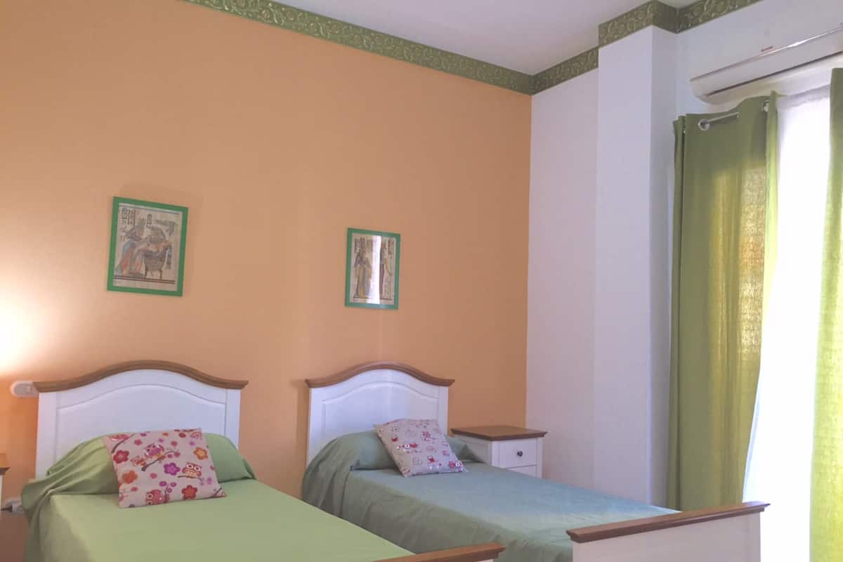 Apartment, 2 Schlafzimmer | 2 Schlafzimmer, hochwertige Bettwaren, Zimmersafe, Schreibtisch