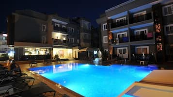 Kolam renang terbuka